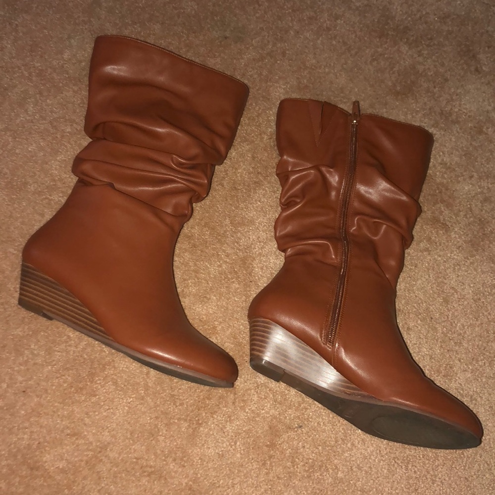 Small heeled boots